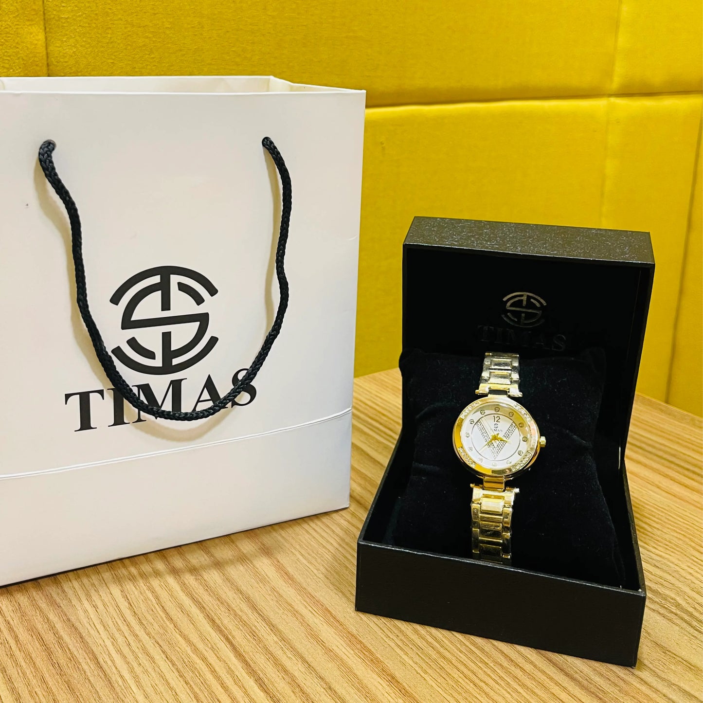 Gold Chain Round Dial Watch